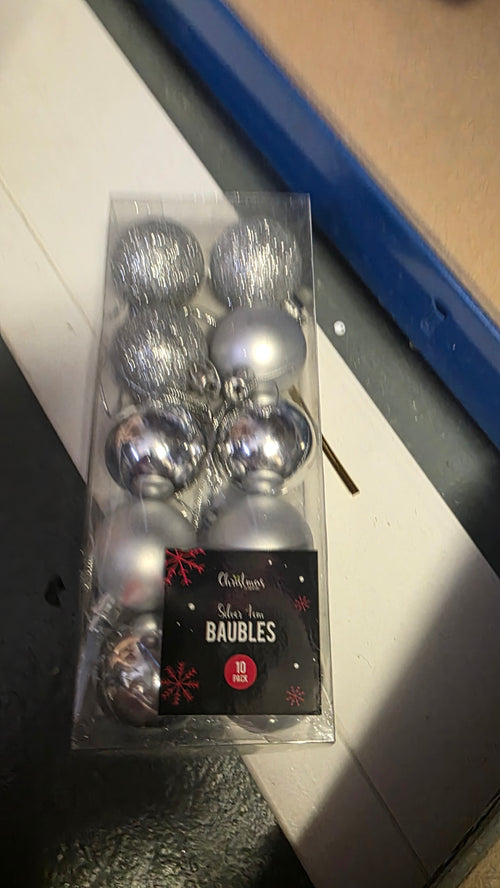 6 pack of Christmas baubles